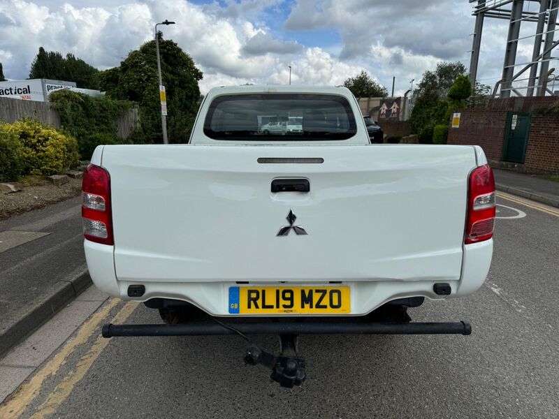 MITSUBISHI L200