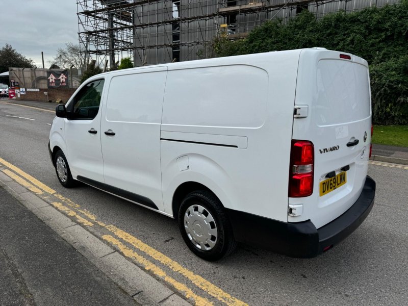 VAUXHALL VIVARO