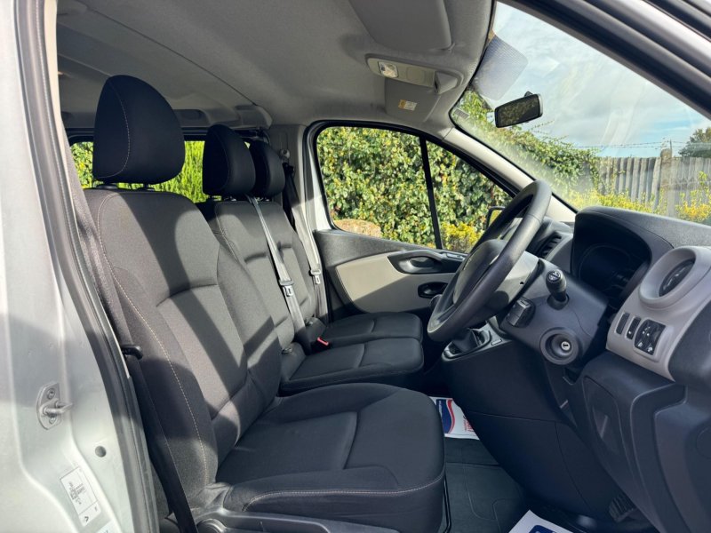 RENAULT TRAFIC
