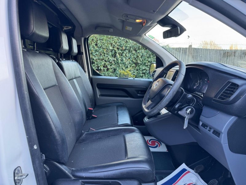 VAUXHALL VIVARO