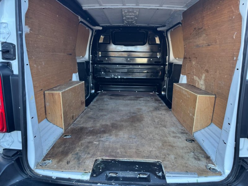 VAUXHALL VIVARO