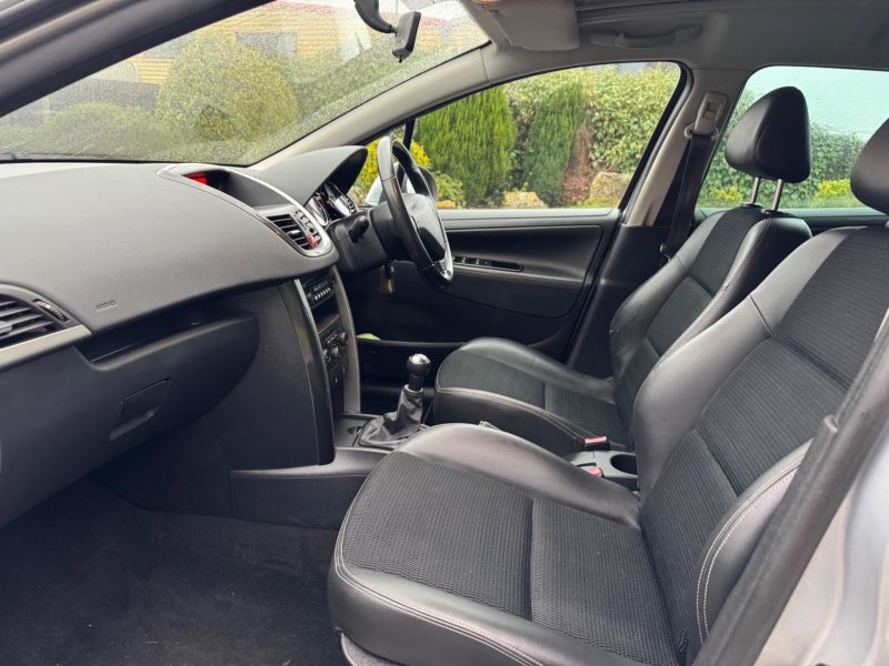 PEUGEOT 207