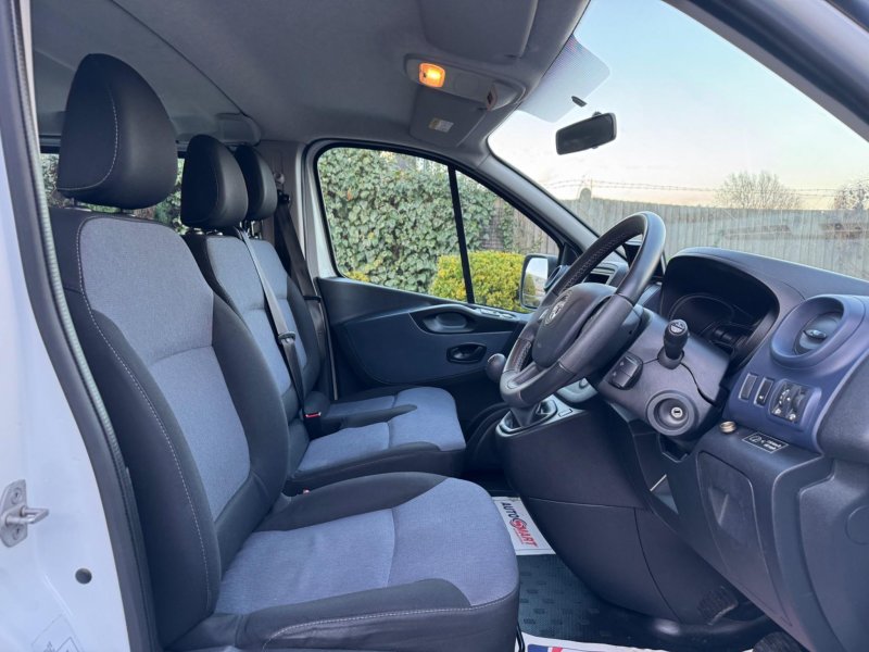 VAUXHALL VIVARO