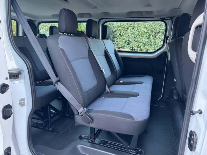 VAUXHALL VIVARO