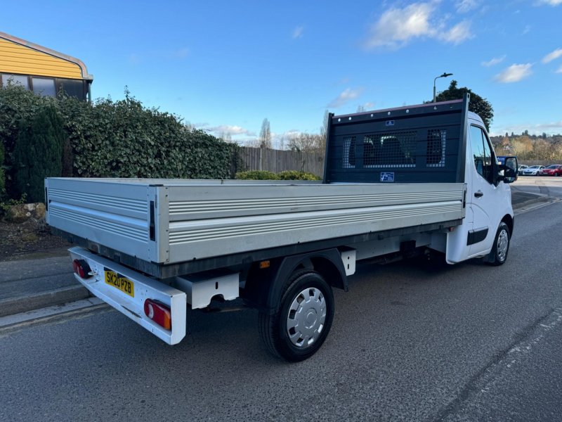 NISSAN NV400