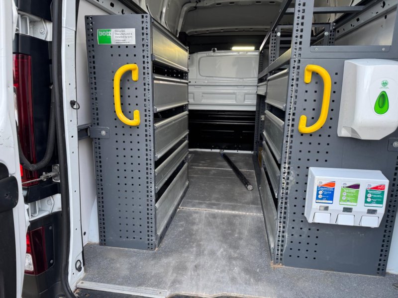 VAUXHALL VIVARO
