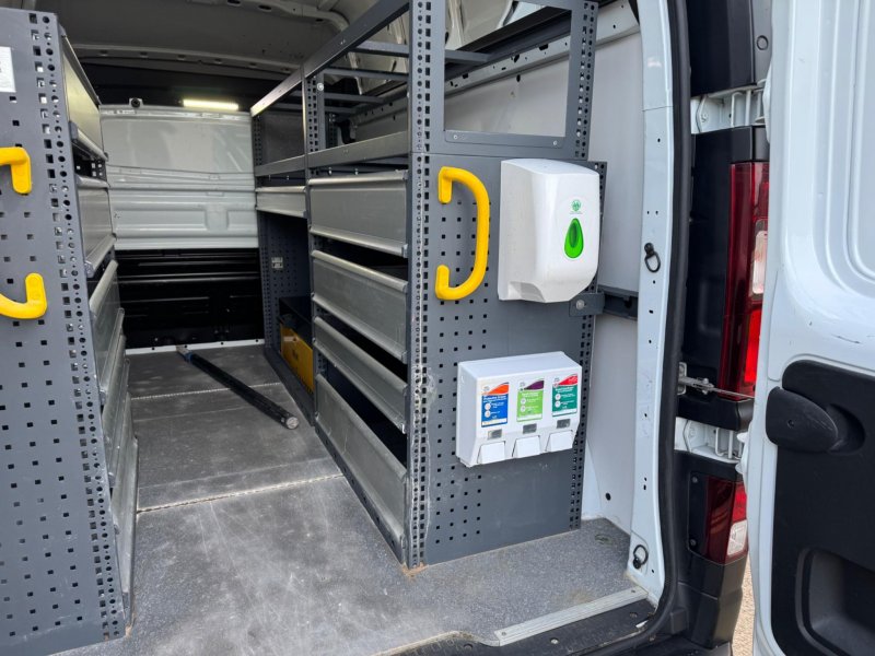 VAUXHALL VIVARO