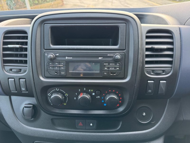 VAUXHALL VIVARO