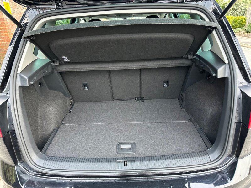 VOLKSWAGEN GOLF SV