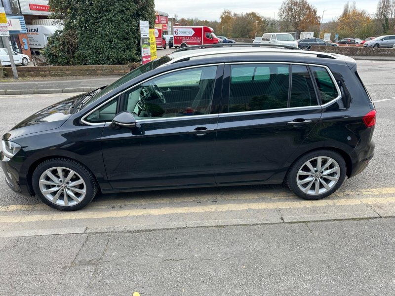 VOLKSWAGEN GOLF SV