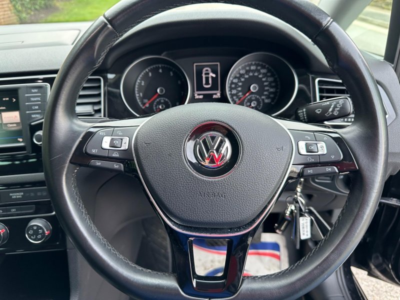 VOLKSWAGEN GOLF SV