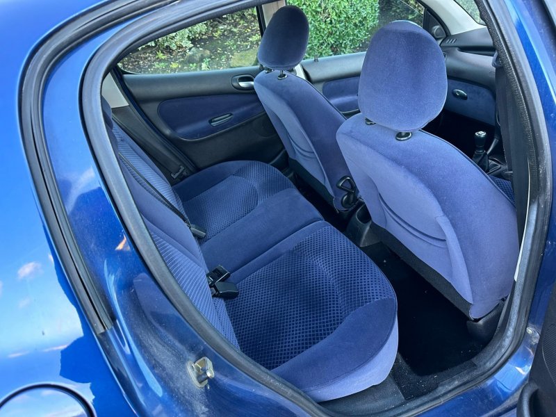 PEUGEOT 206