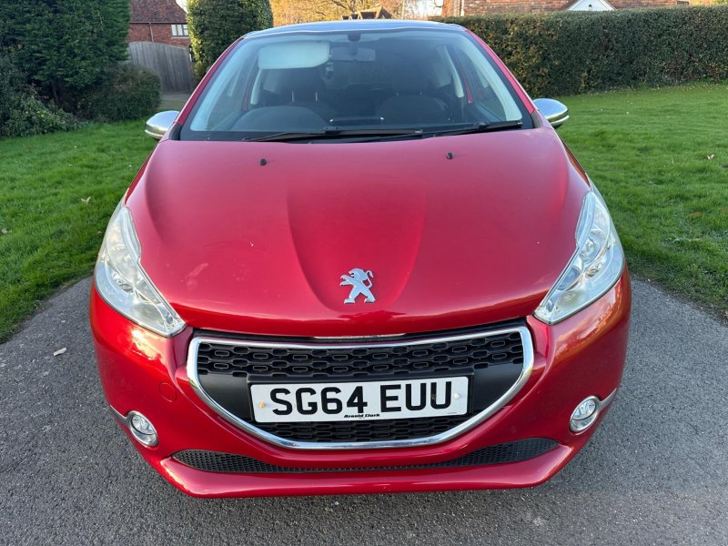 PEUGEOT 208