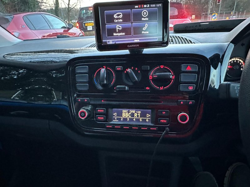 VOLKSWAGEN UP