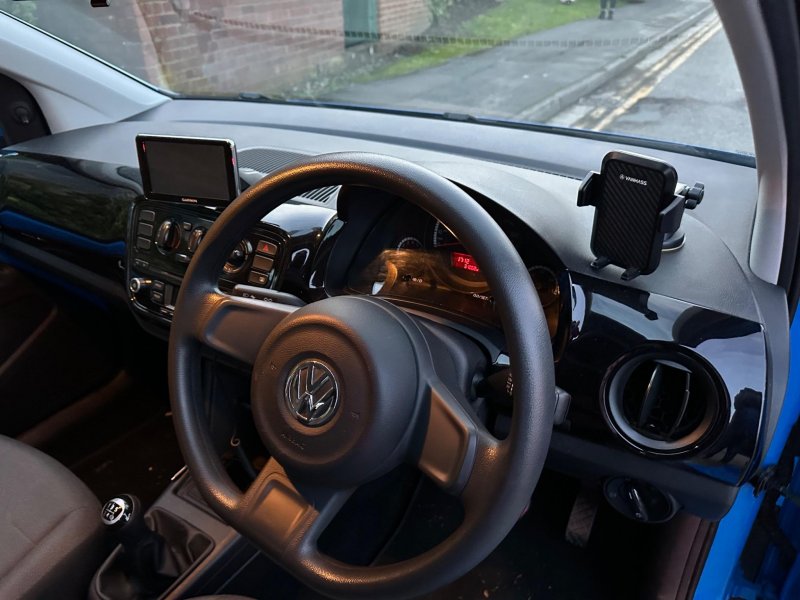 VOLKSWAGEN UP