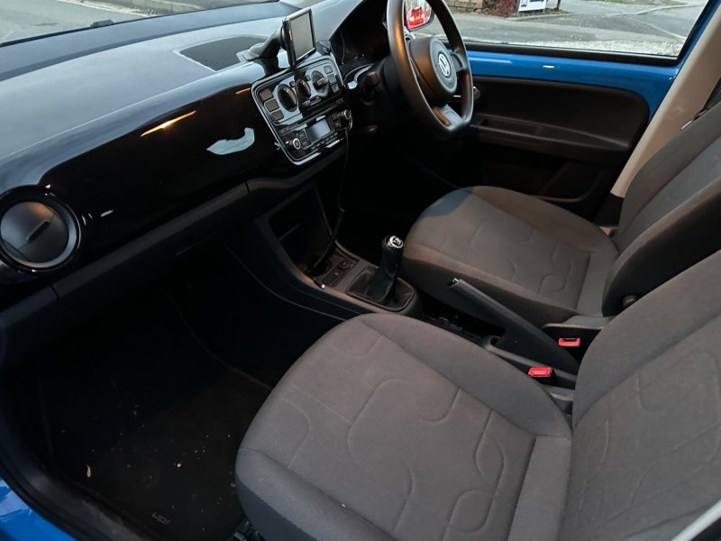 VOLKSWAGEN UP