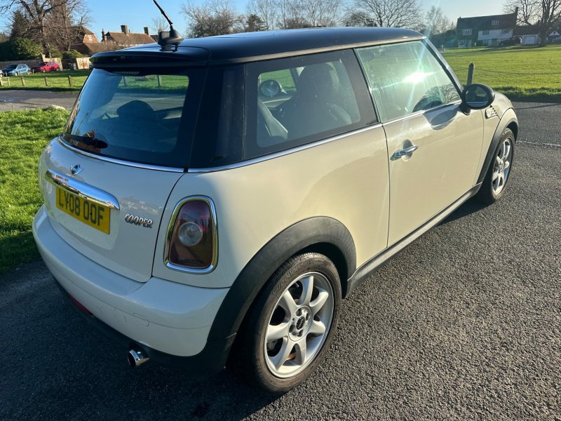 MINI HATCH