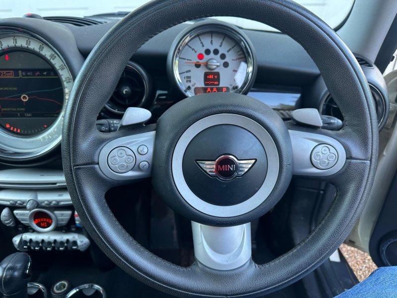 MINI HATCH