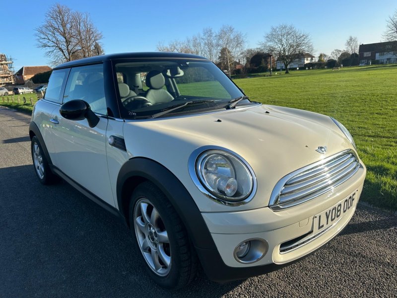 MINI HATCH