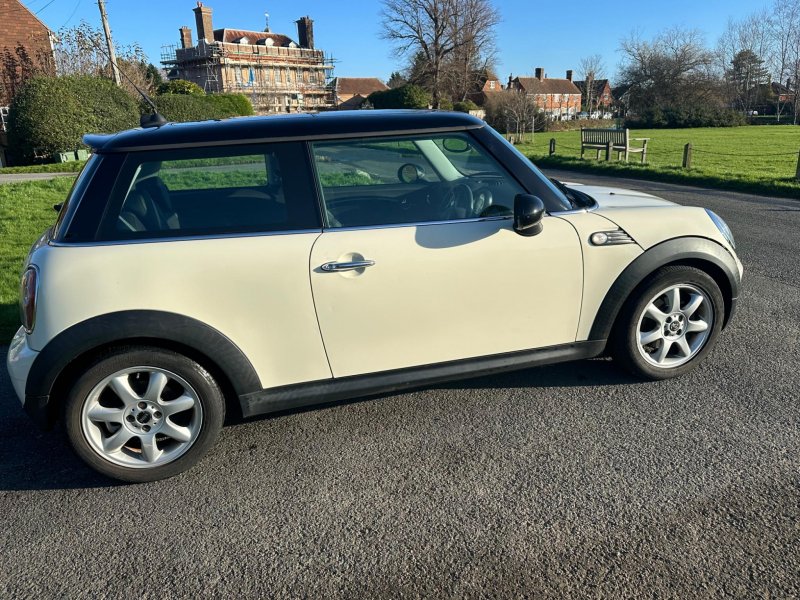 MINI HATCH