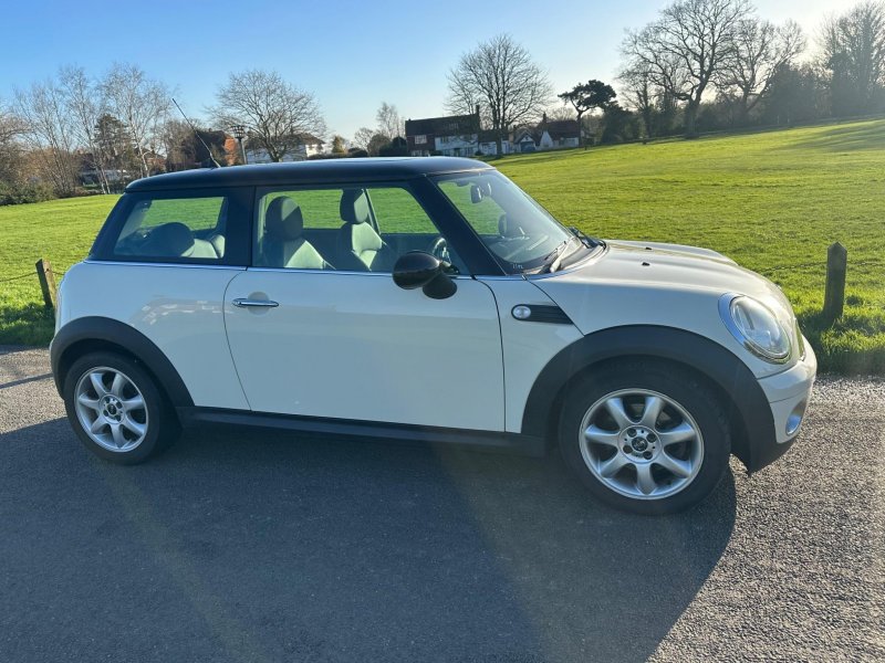 MINI HATCH