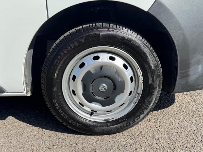 VAUXHALL VIVARO