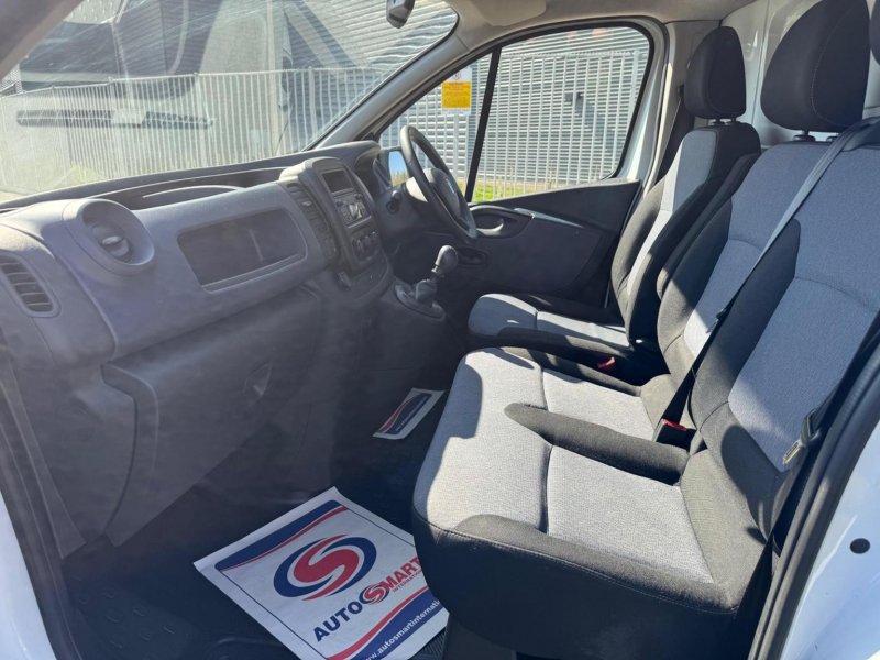 VAUXHALL VIVARO