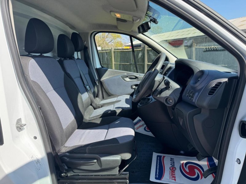 VAUXHALL VIVARO