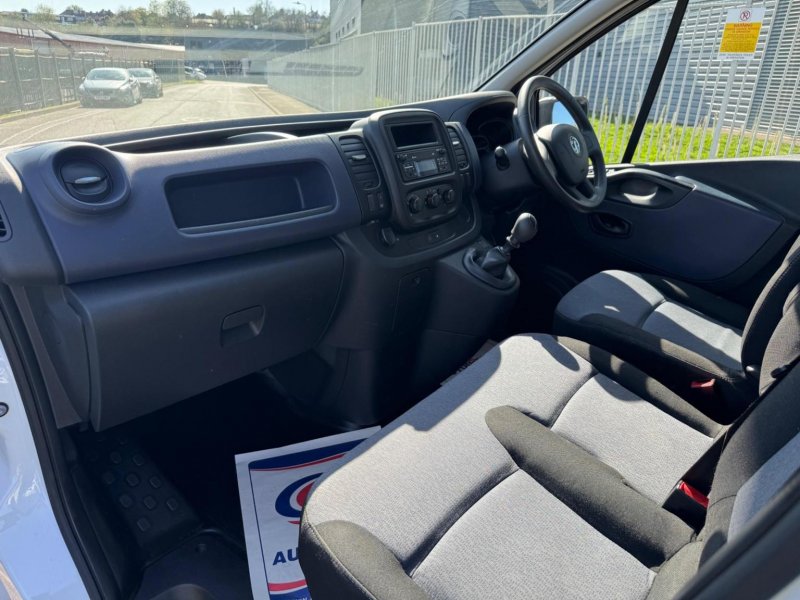 VAUXHALL VIVARO