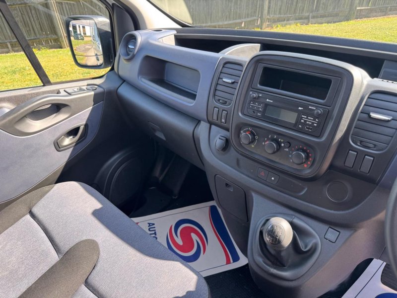 VAUXHALL VIVARO