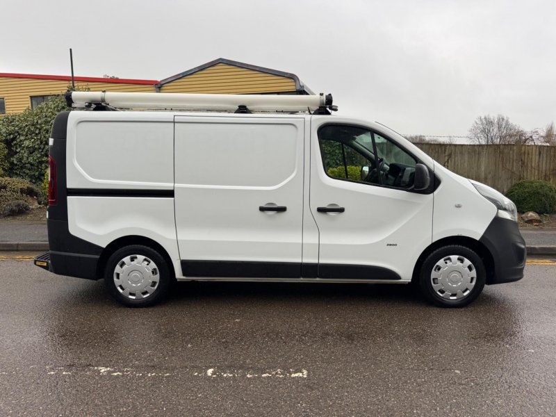 VAUXHALL VIVARO