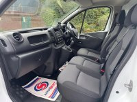NISSAN NV300