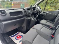 NISSAN NV300