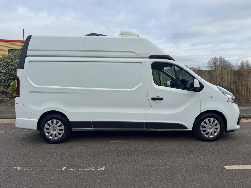 NISSAN NV300