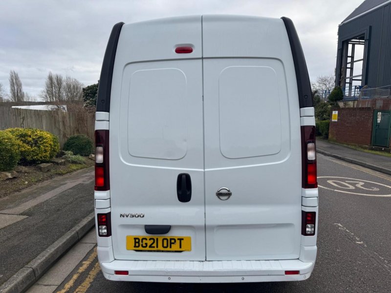 NISSAN NV300