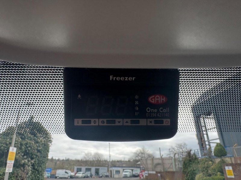 NISSAN NV300