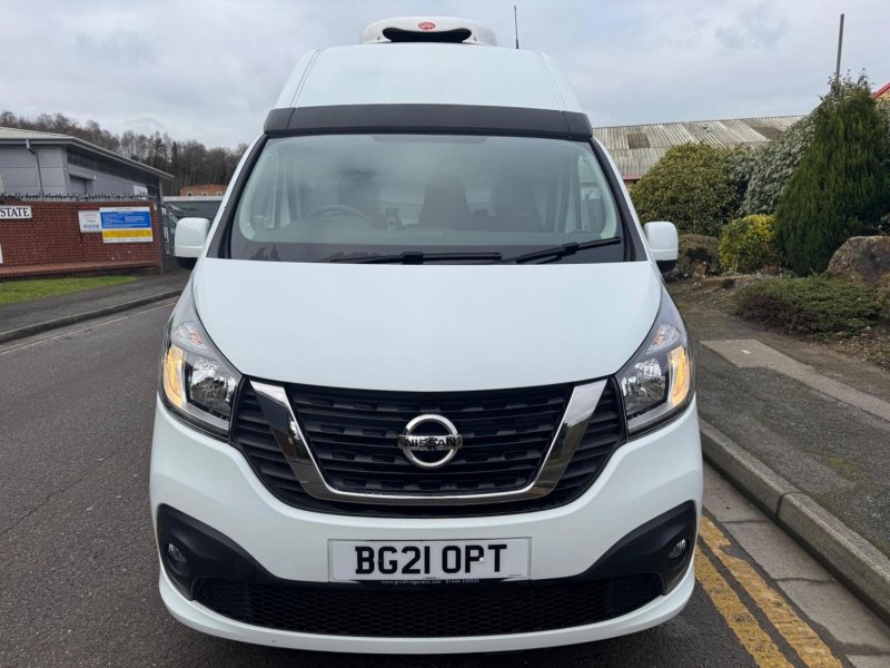 NISSAN NV300