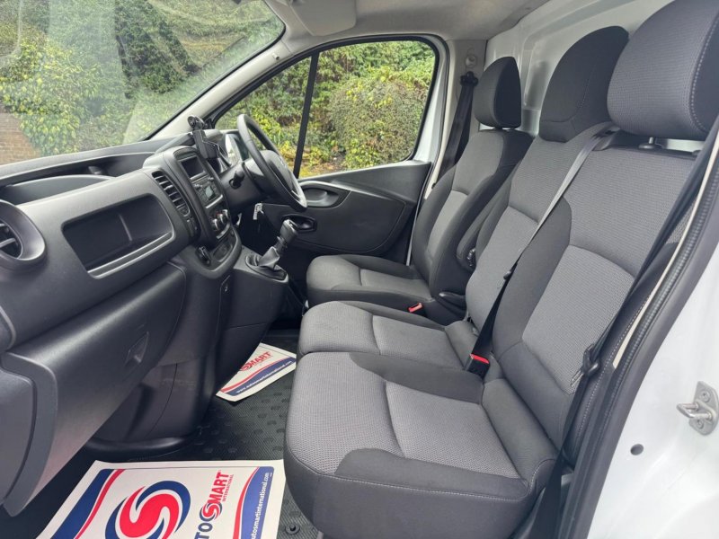 NISSAN NV300